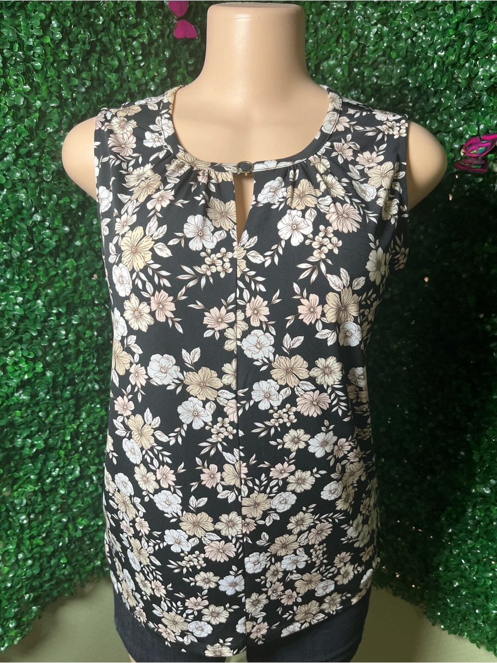 Liz Claiborne Black Floral Sleeveless Keyhole Camisole